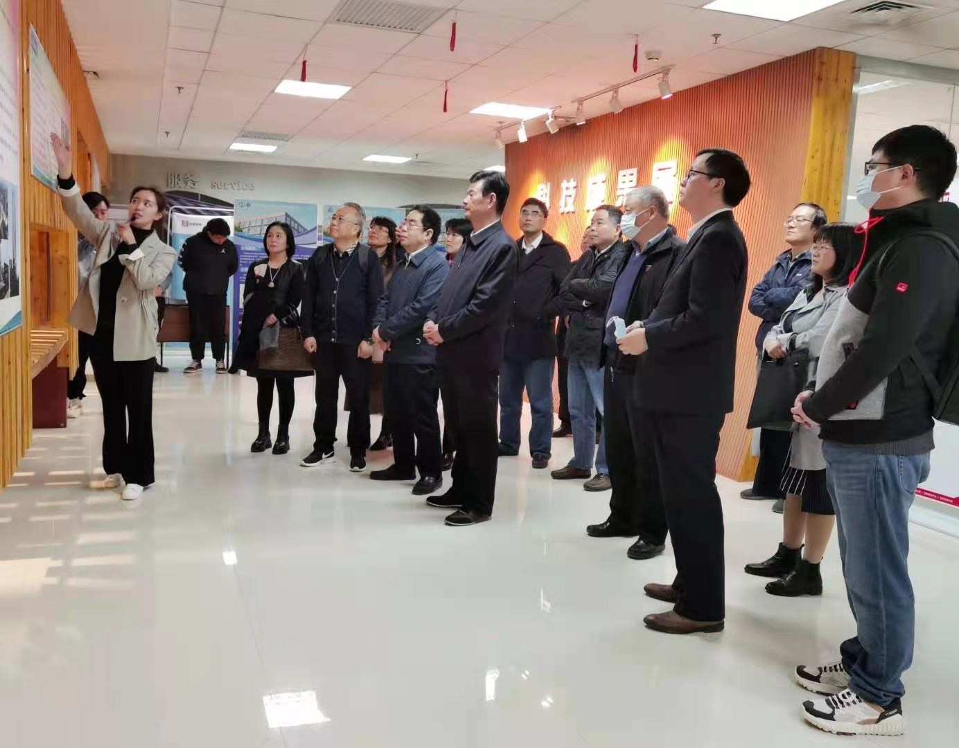 陕西省政协调研西安交大科技园